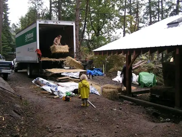 Strawbale construction3