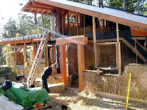 Strawbale construction5