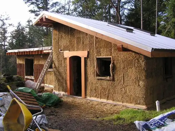 Strawbale construction9