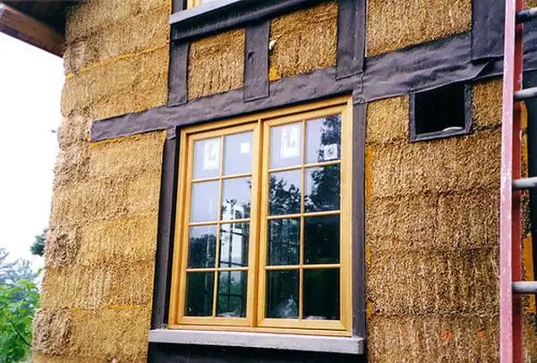 Strawbalewindow