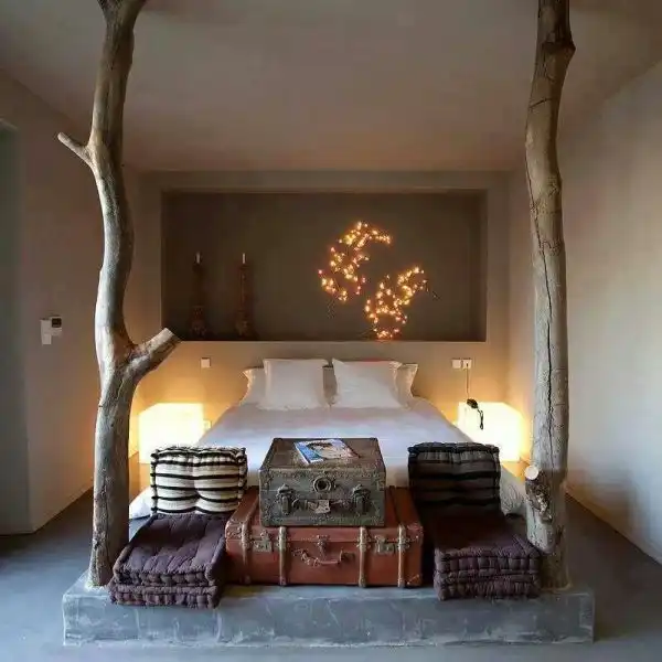 Suitcase foot bed design