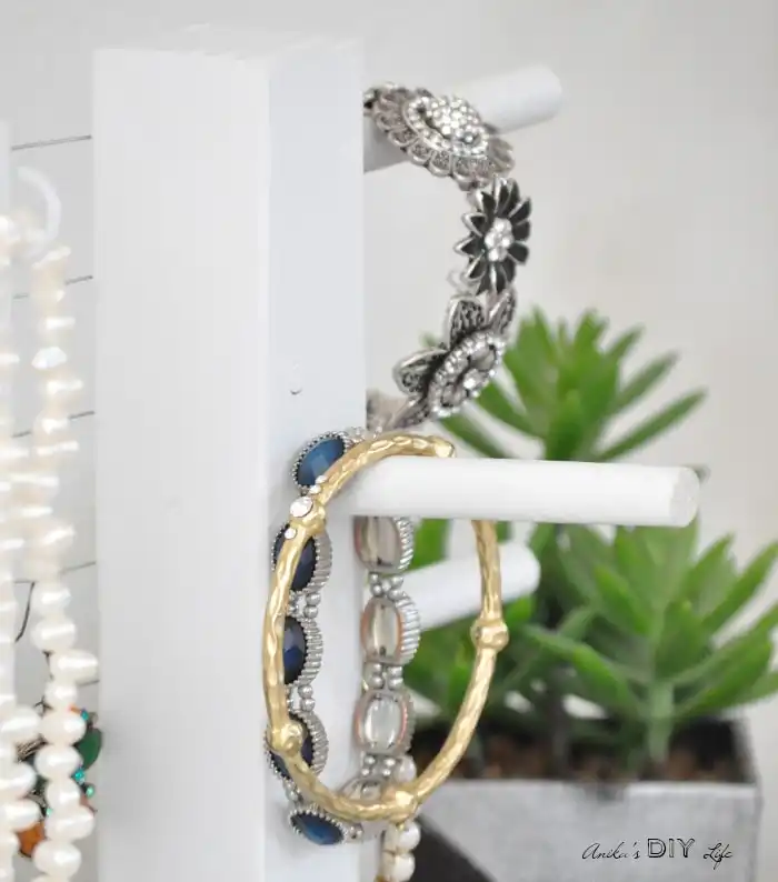 Table table jewelry holder
