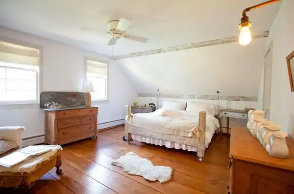 Task lighting bedroom