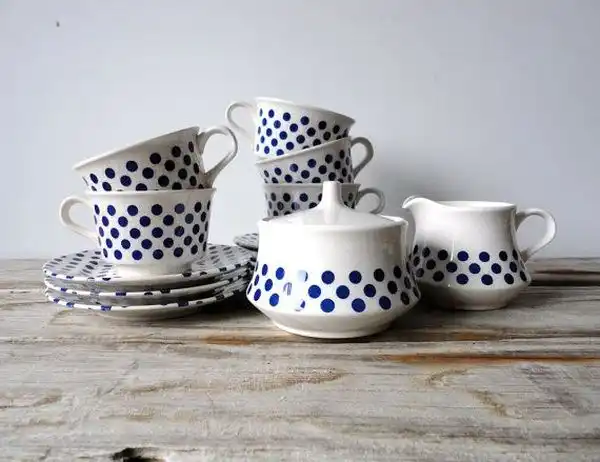 Tea set polka dots