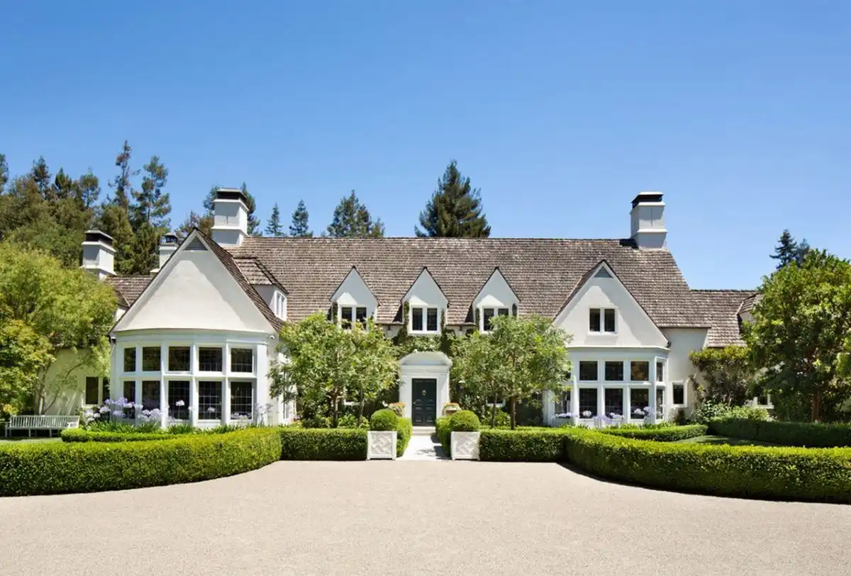traditional-design-with-bay-windows