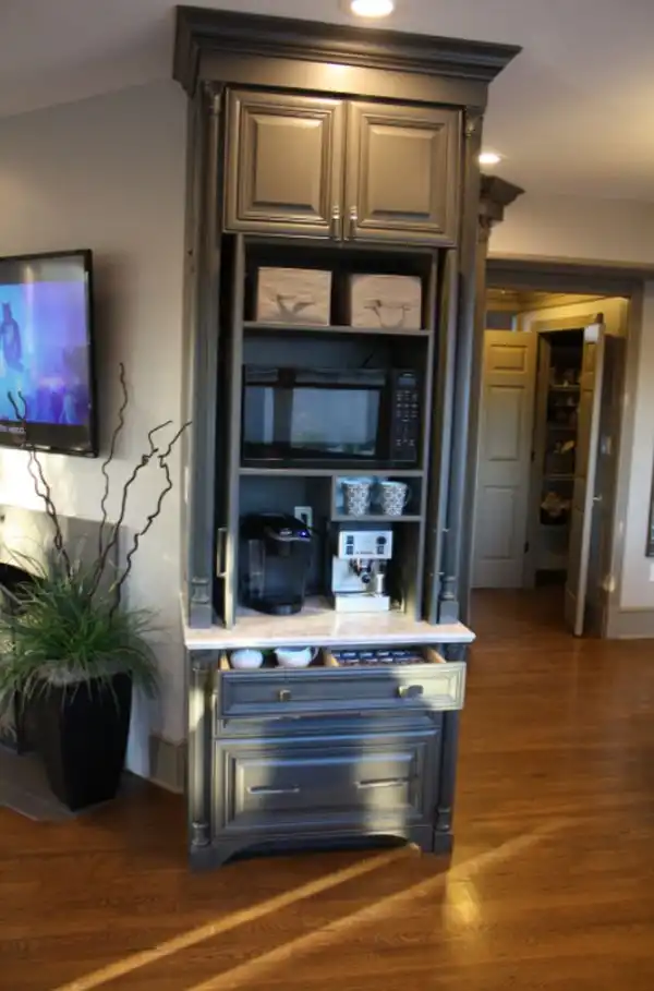 Traditional kitchen idea in Cleveland