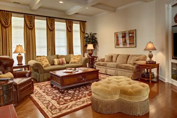Traditional living room5
