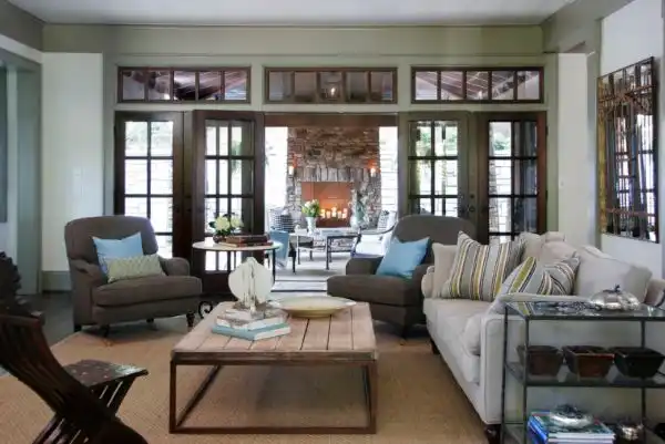 Traditional living room9