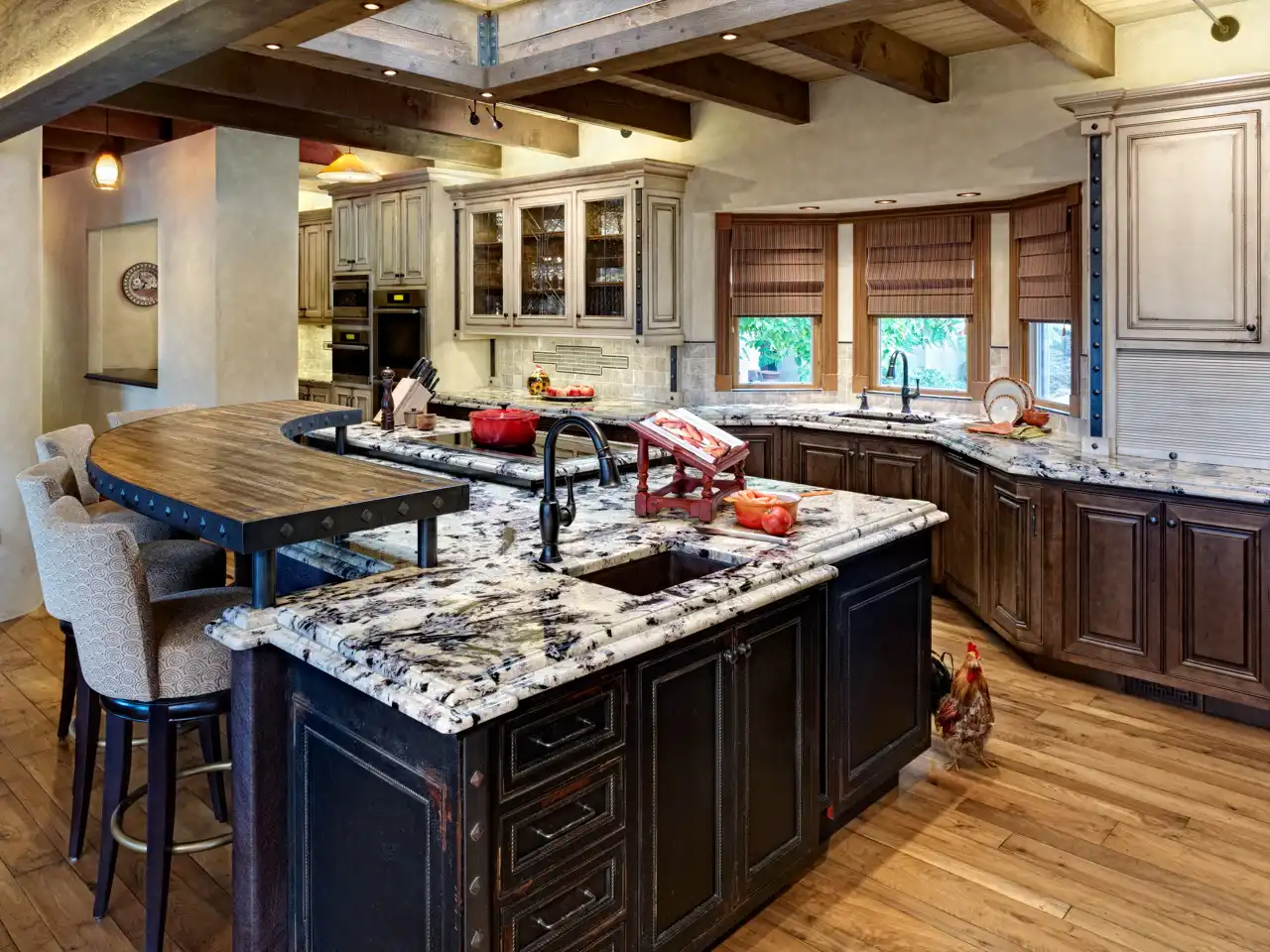 Traditional kitchen quartz countertop