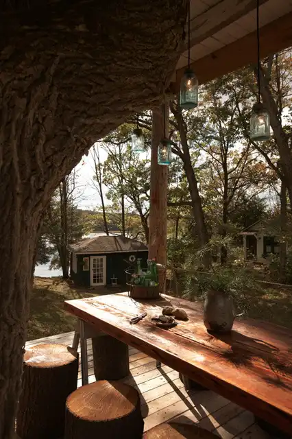 Tree house building2