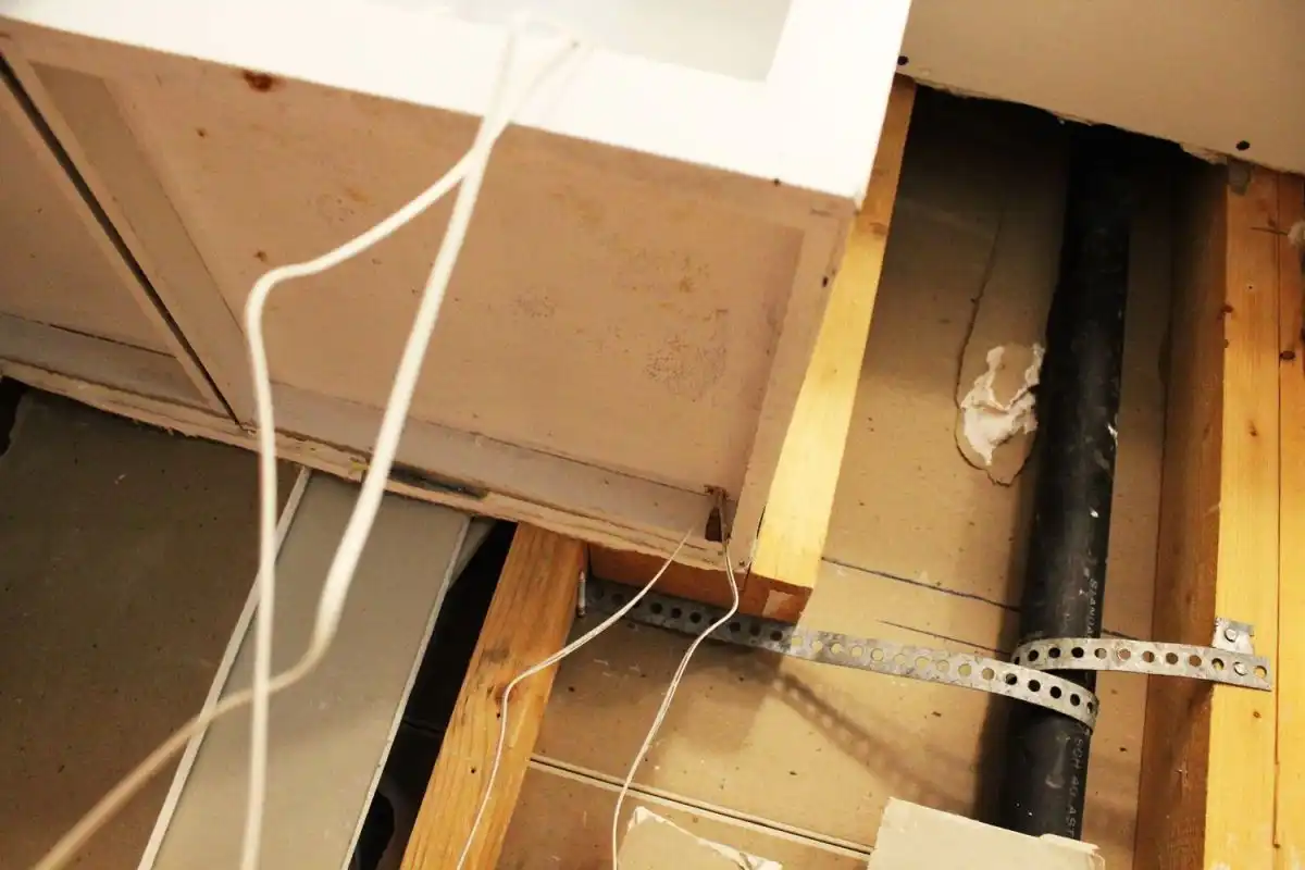 two wires going through this hole