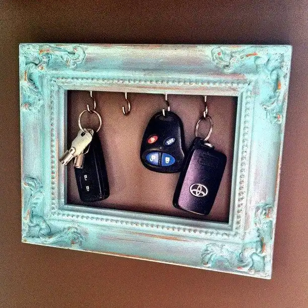 Wall key holder
