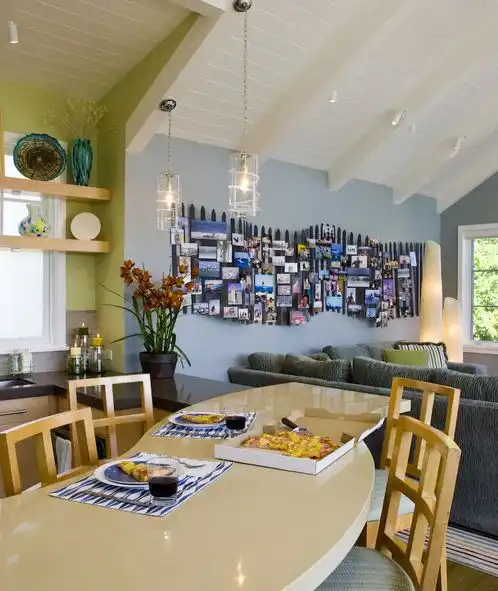 Wall pics display