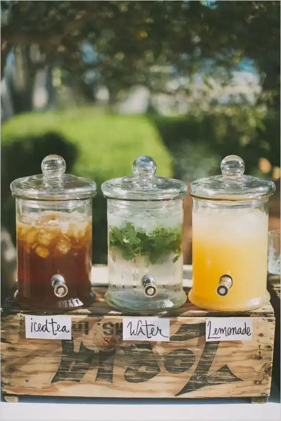 Glass dispensers for soft drinks