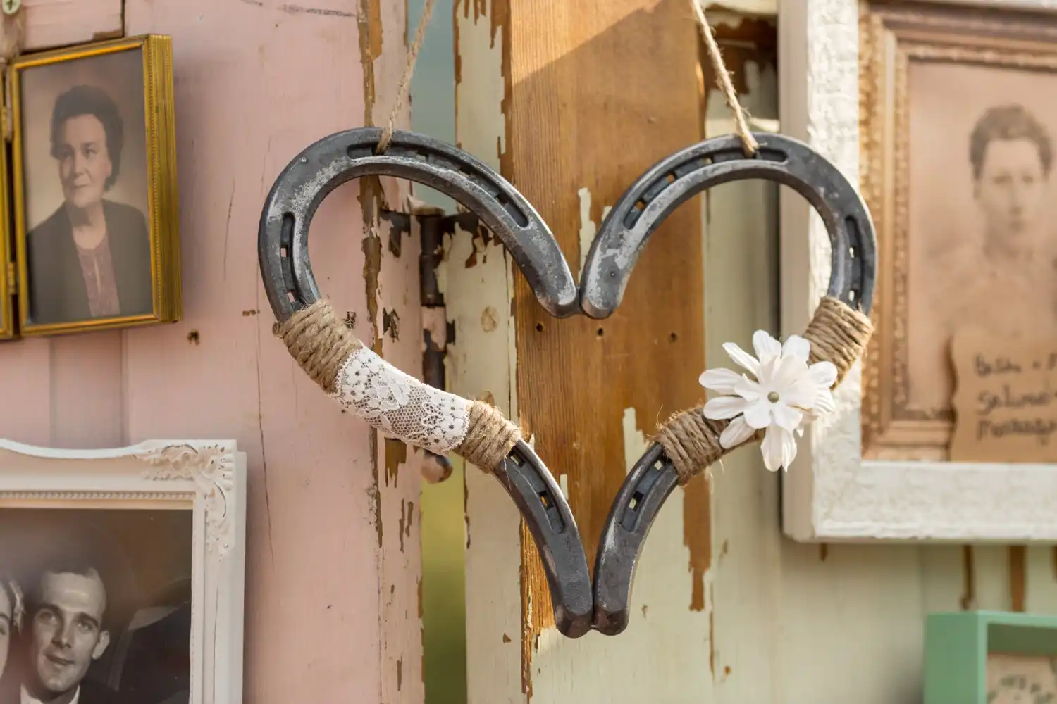 wedding-horse-shoe-heart
