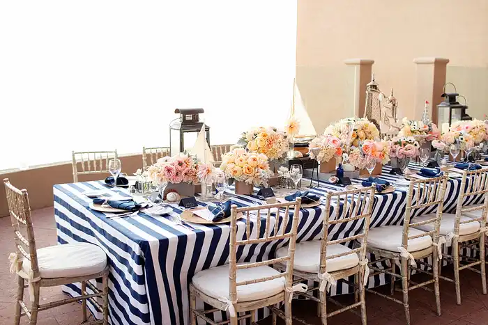 white-and-blue-stripes-for-party-table
