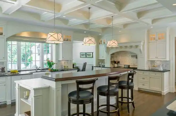 White kitchenn interior design