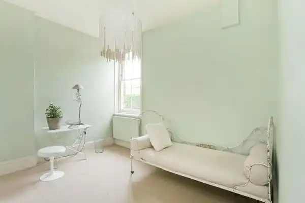 White living room decor green
