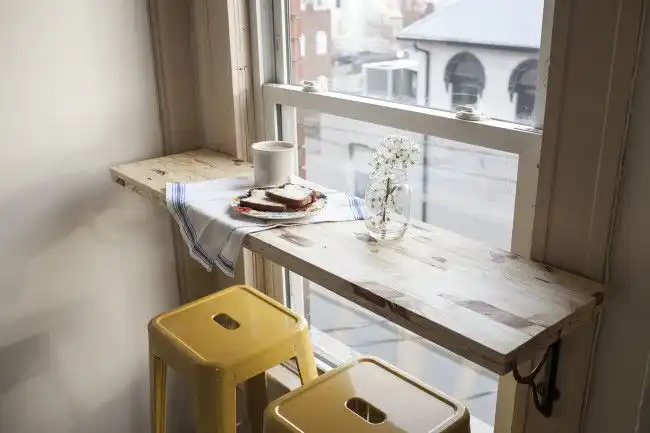 Window breakfast spot