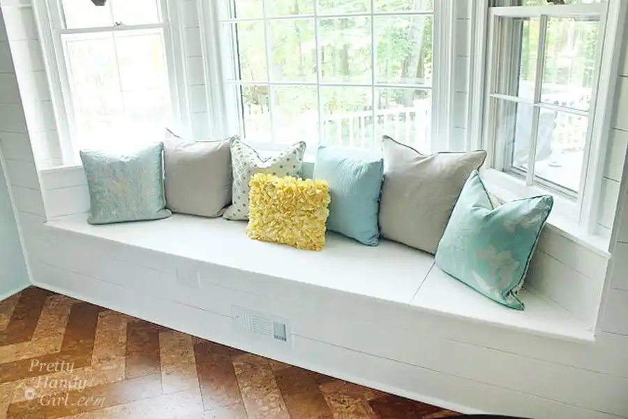 Window seat in bay window no cushion