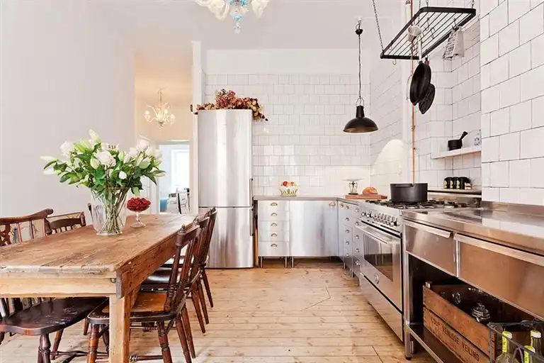 Wood scandinavian kitchen subway tiles