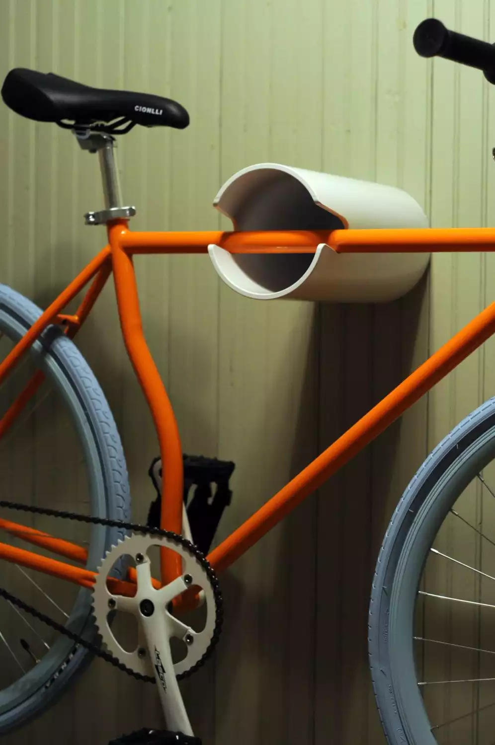 Closer look to the bike hanger