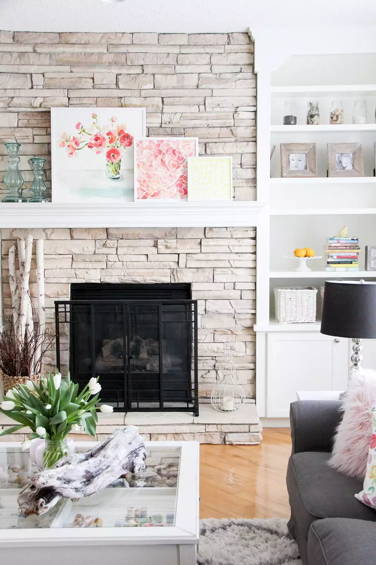 decorate based on room's theme