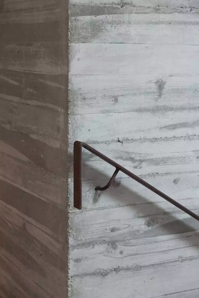 Concrete wall and steel balustrate for stairs