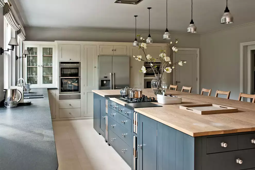 Cream Cabinets and Mixed Materials