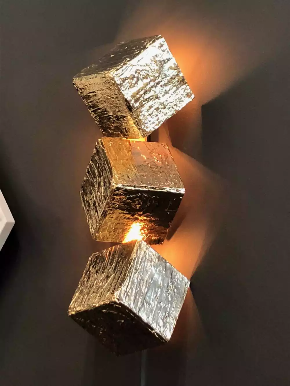 Cubic wall lighting fixturtes in gold