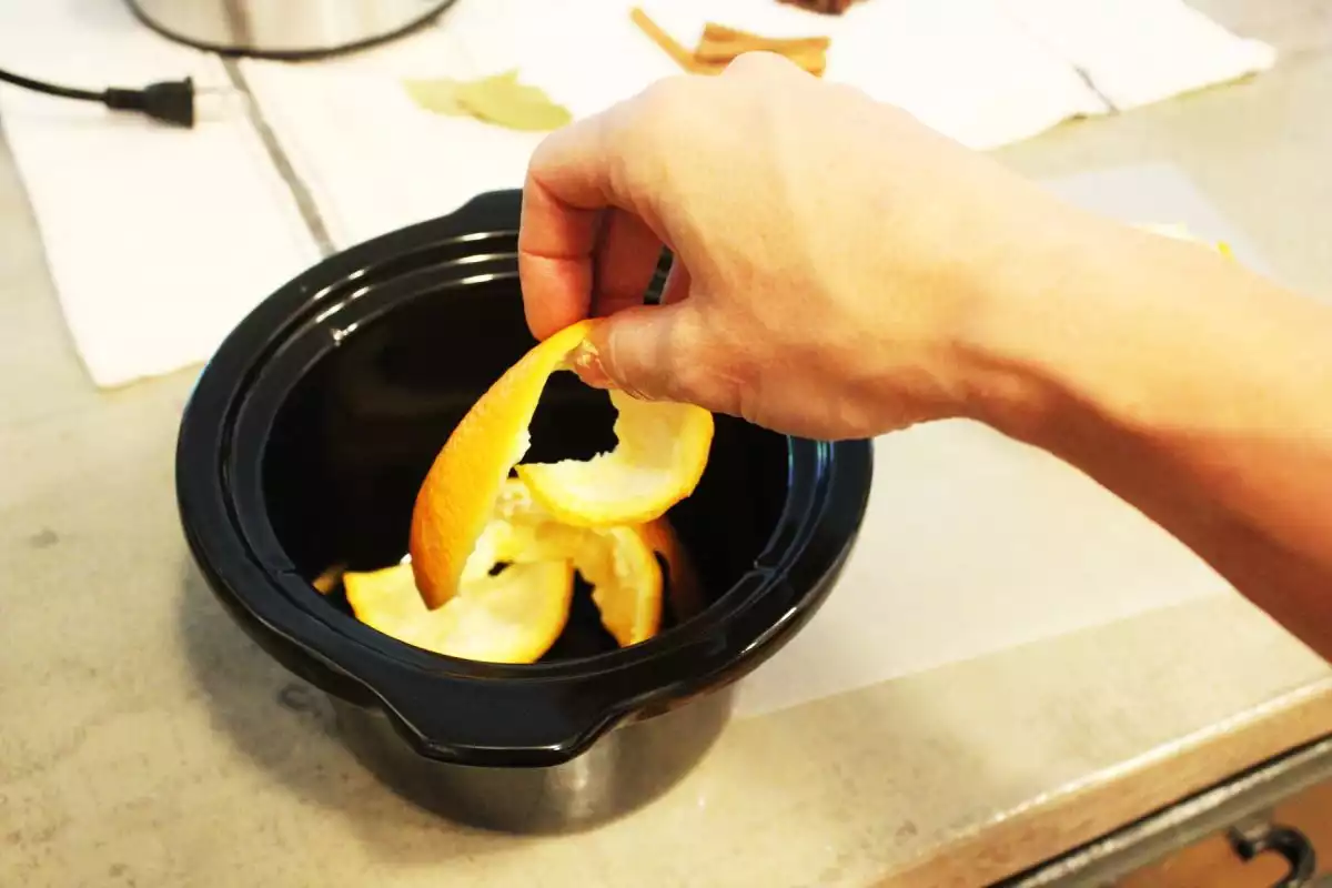DIY Autumn Aromas-Toss the peels into the crock pot