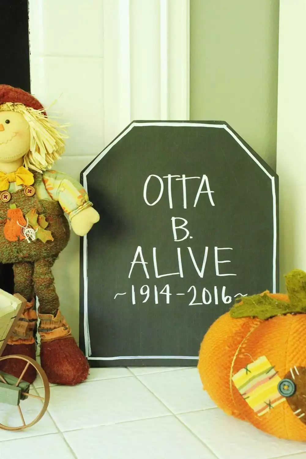 DIY Chalkboard Tombstone Project for Halloween