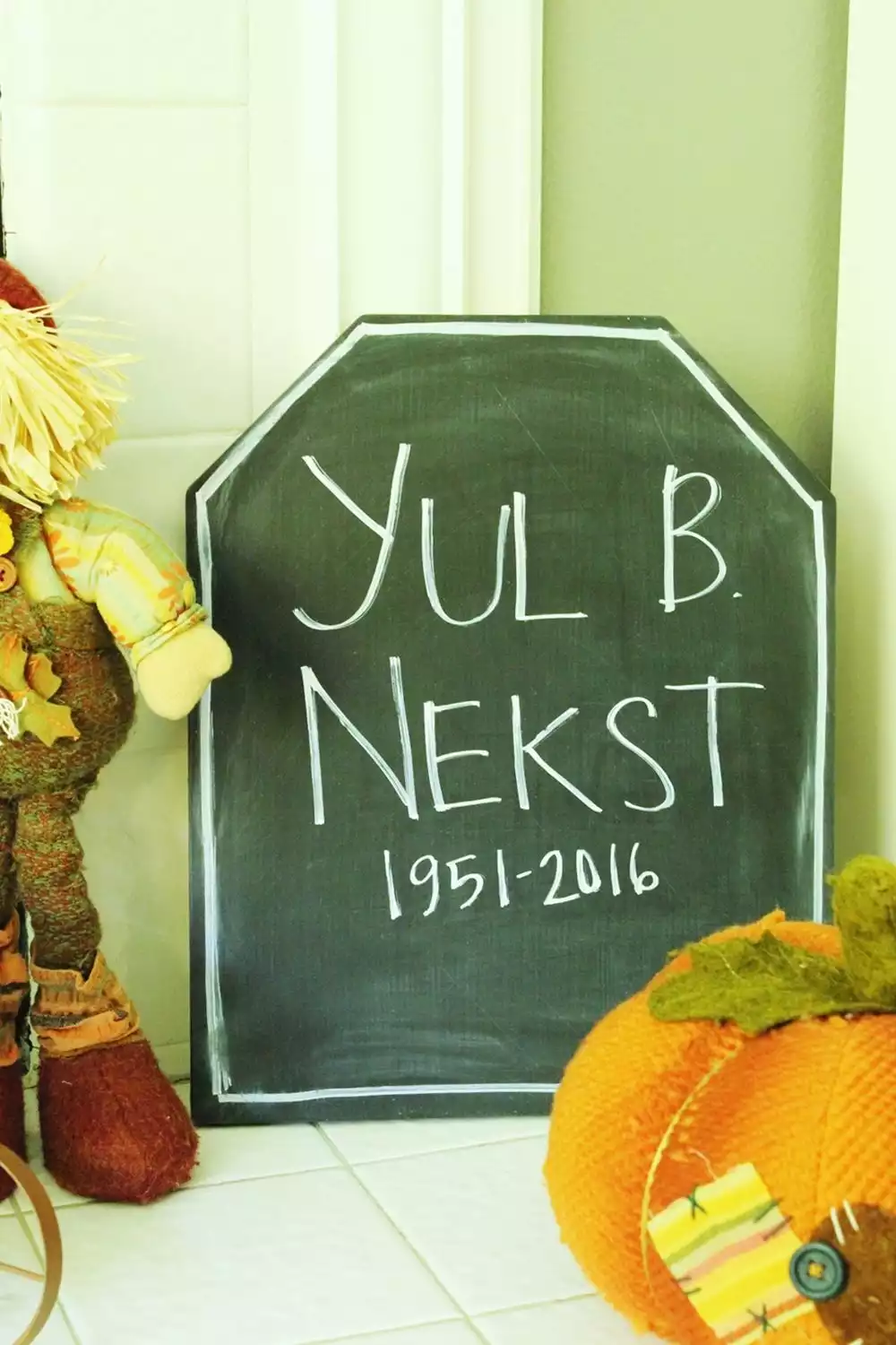 DIY Chalkboard Tombstone - clever tombstone names