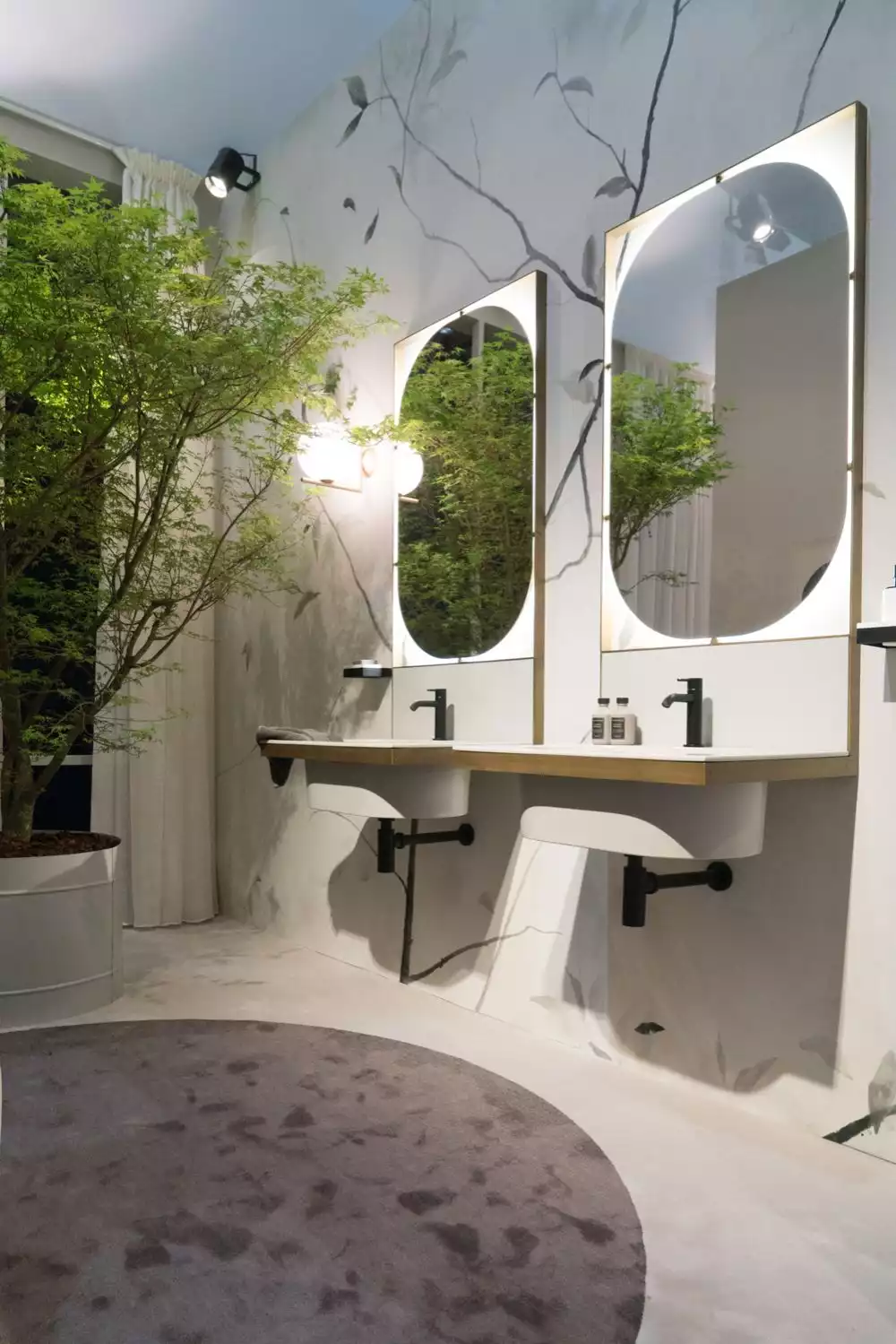 Double vanity on the wall separated