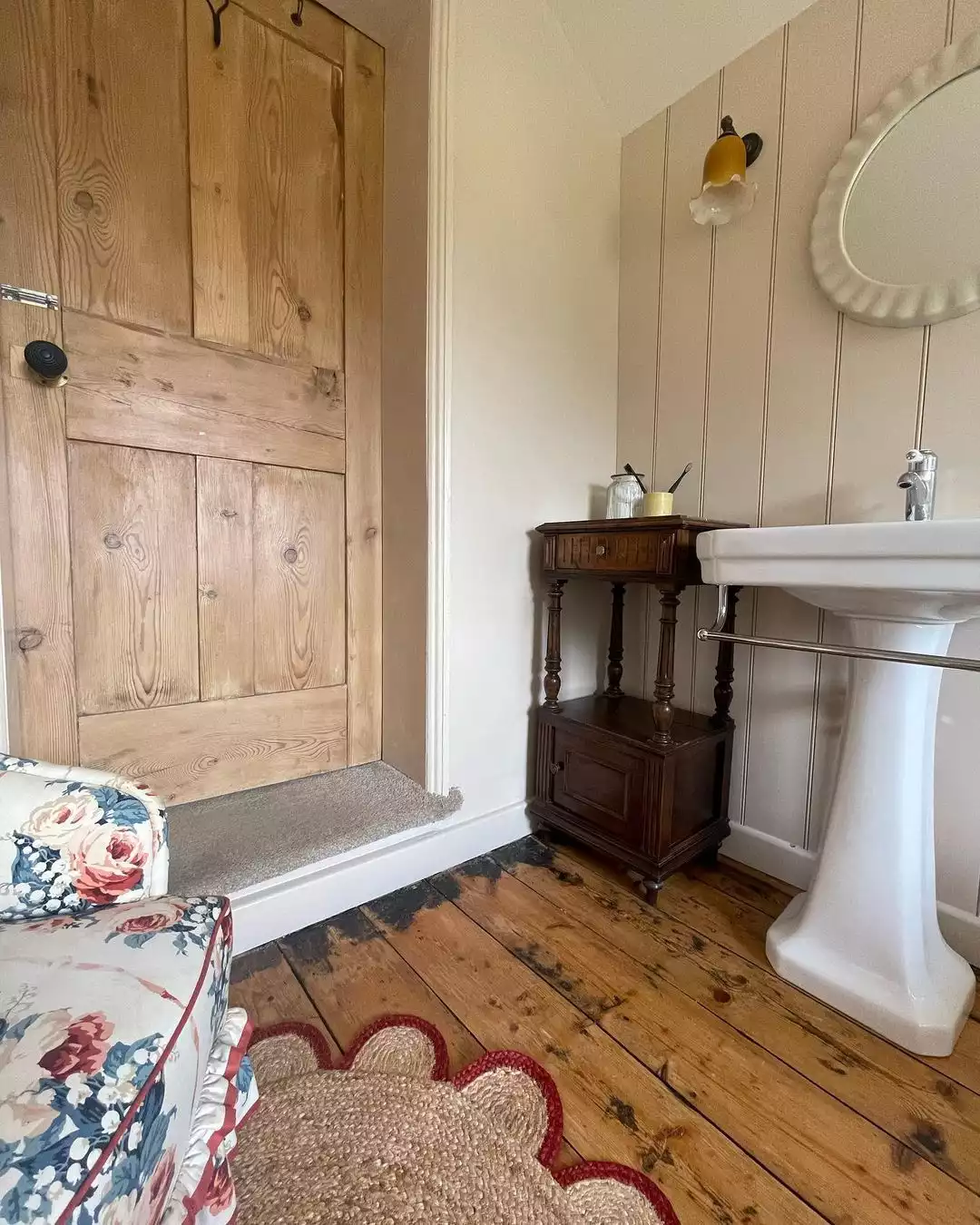 English country bathroom