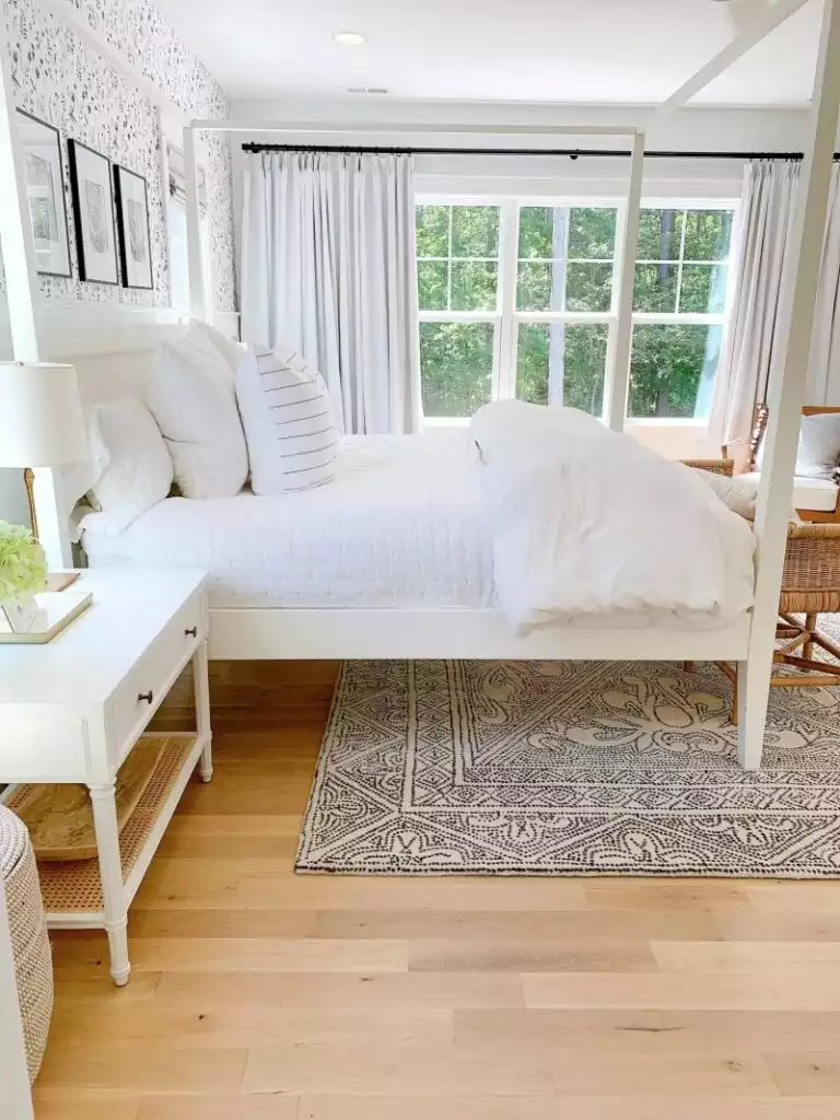 White Canopy Beds With Beautiful And Dreamy Designs