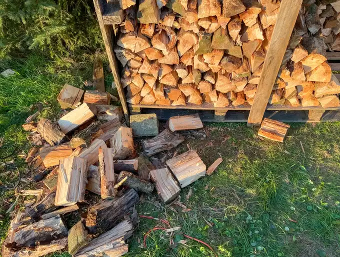 How Much Does a Firewood Rack Hold?
