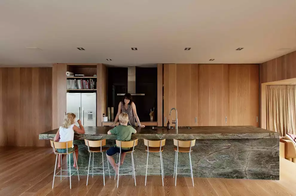 Green Marble: How to Decorate With This Stunning Material