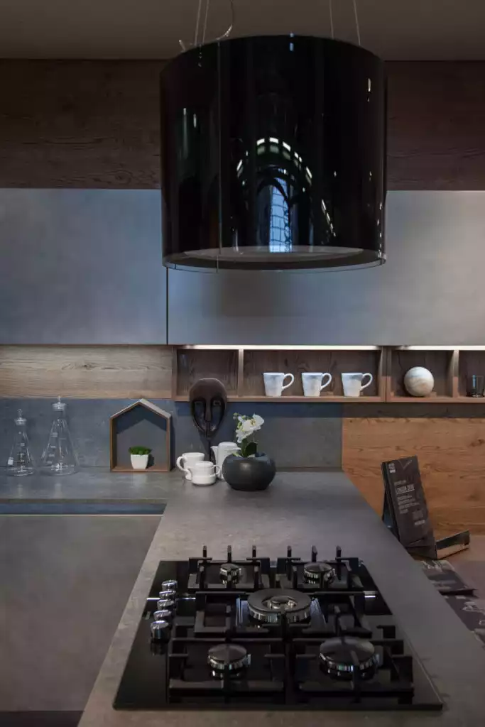 Kitchen with a modern layout 683x1024