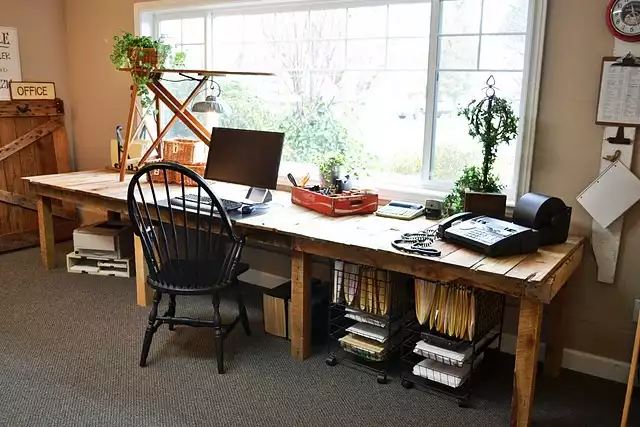 A Bunch Of Desks Made Out Of Wooden Pallets