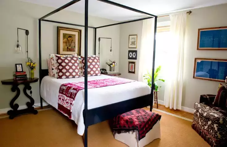 Metalic black framed bed