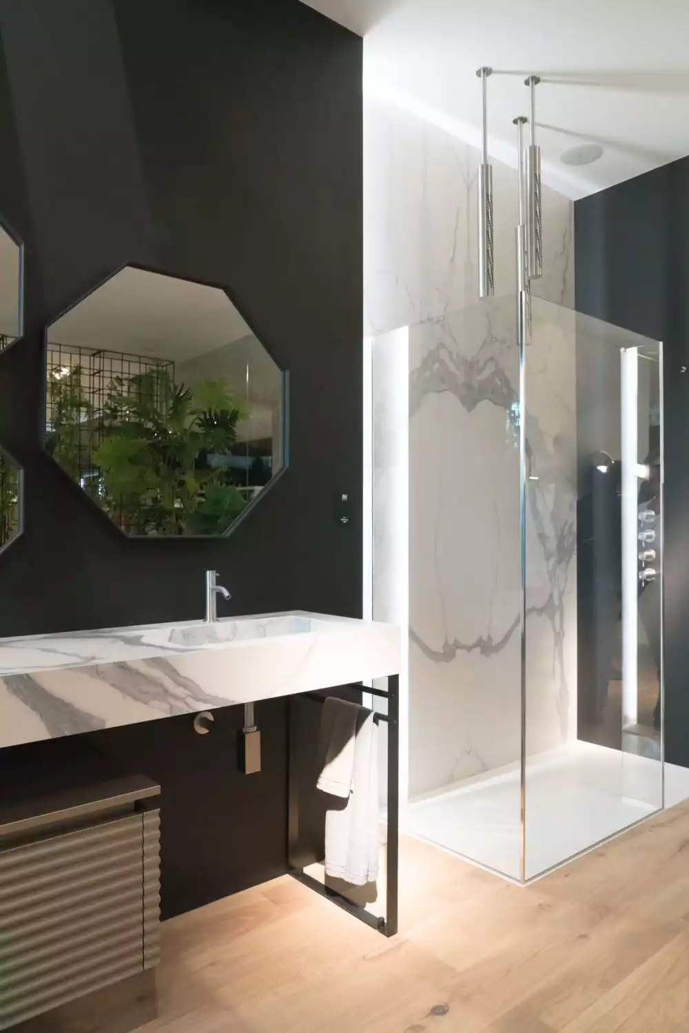 Minimalist wash basin in Carrara Marble