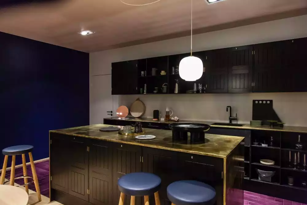Modern kitchen with hanging pendant fixture