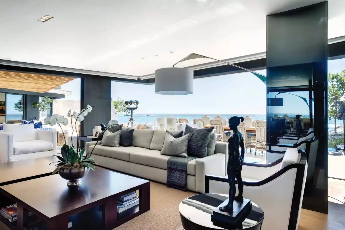Black and white are the two timeless colors which are beautifully complemented by neutral nuances throughout the spaces