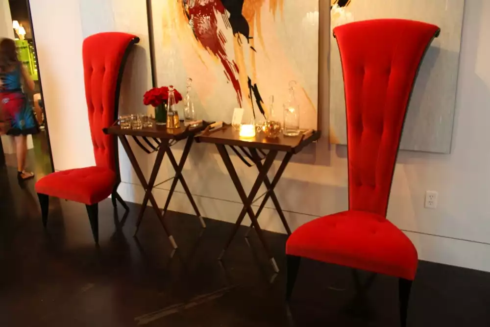 31 Beautiful Colors That Live Well With Red Rooms