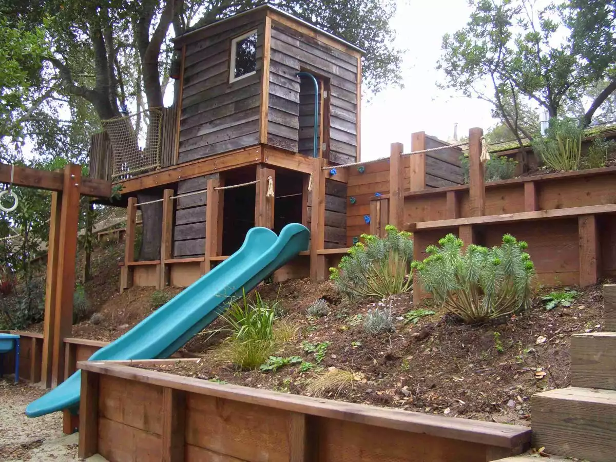 Retaining Wall with a Wood Wall Cap