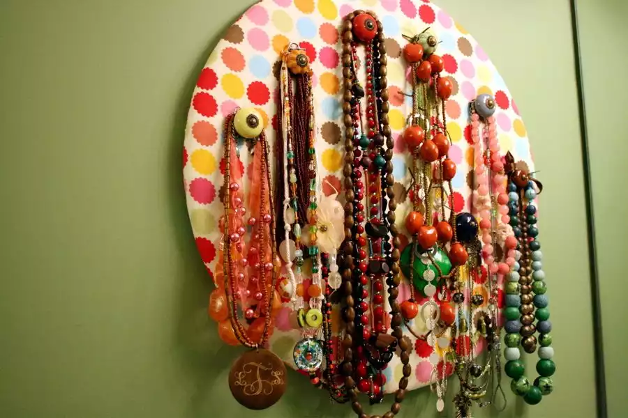 Round jewelry holder