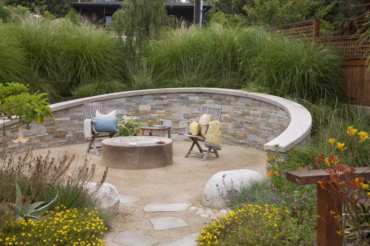 Smooth Concrete Retaining Wall Cap