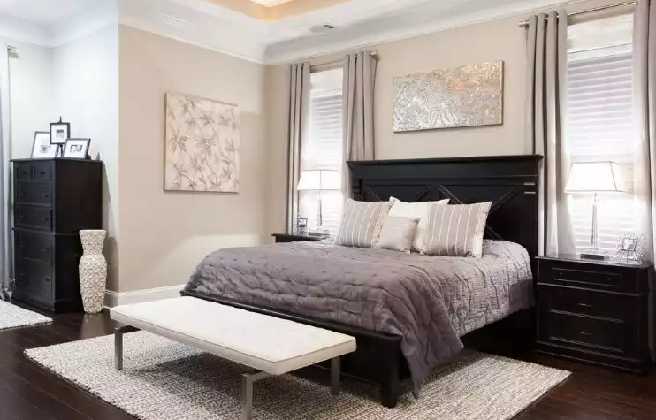 Traditional black bedroom furniture