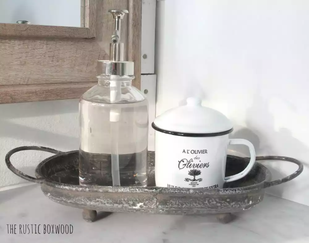 Vintage trays to store bathroom accessories